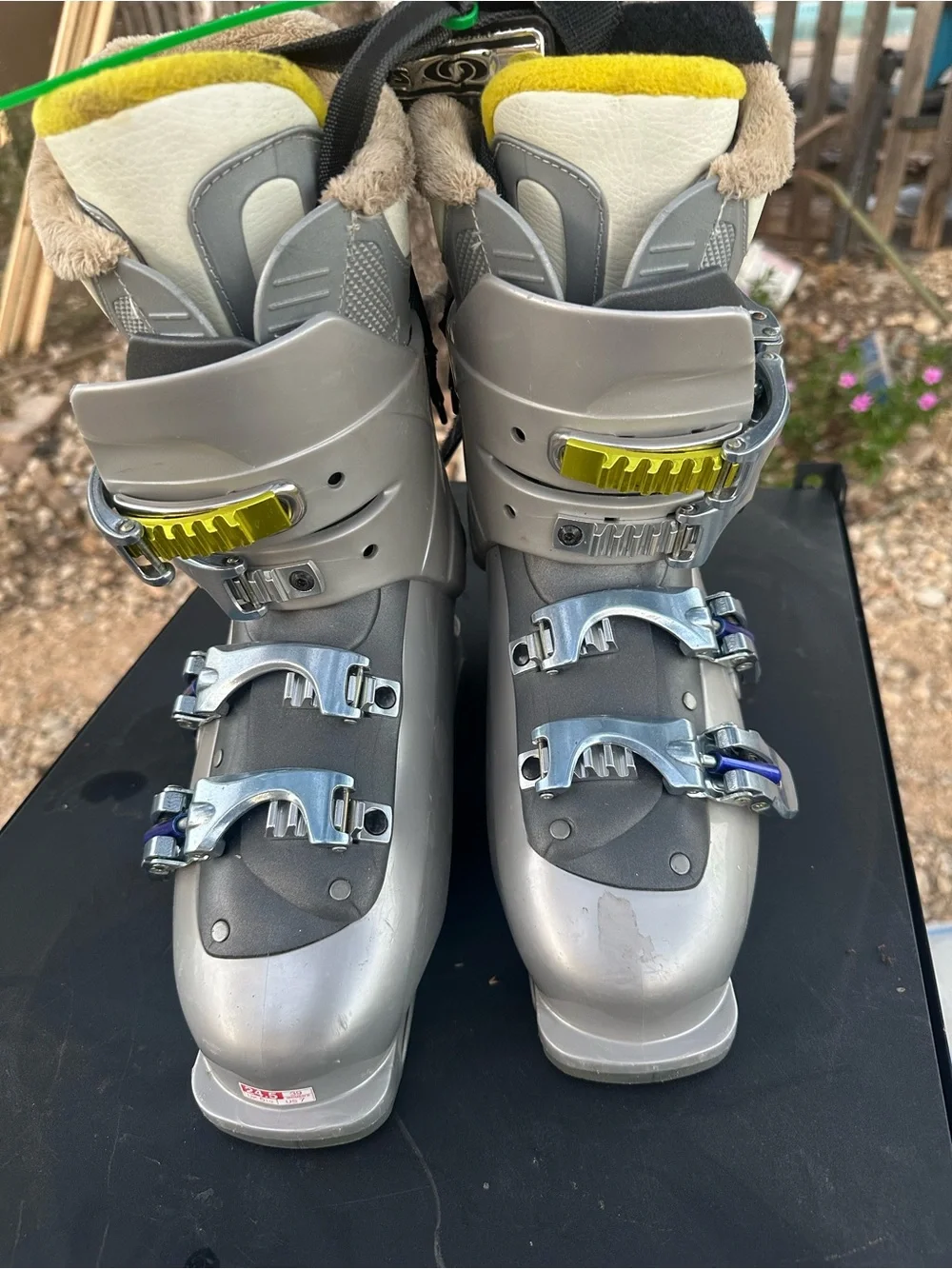Women's Salomon Irony 6 Ski Boots - Size 7